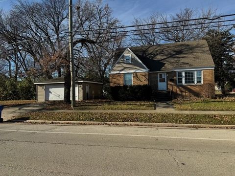 Photo of 2500 MAPLE Street, Des Plaines, IL 60018 (MLS # 12526055)