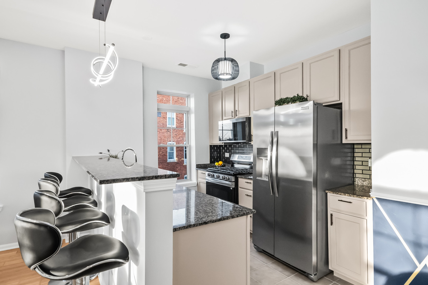 3817 S ELLIS Avenue 302