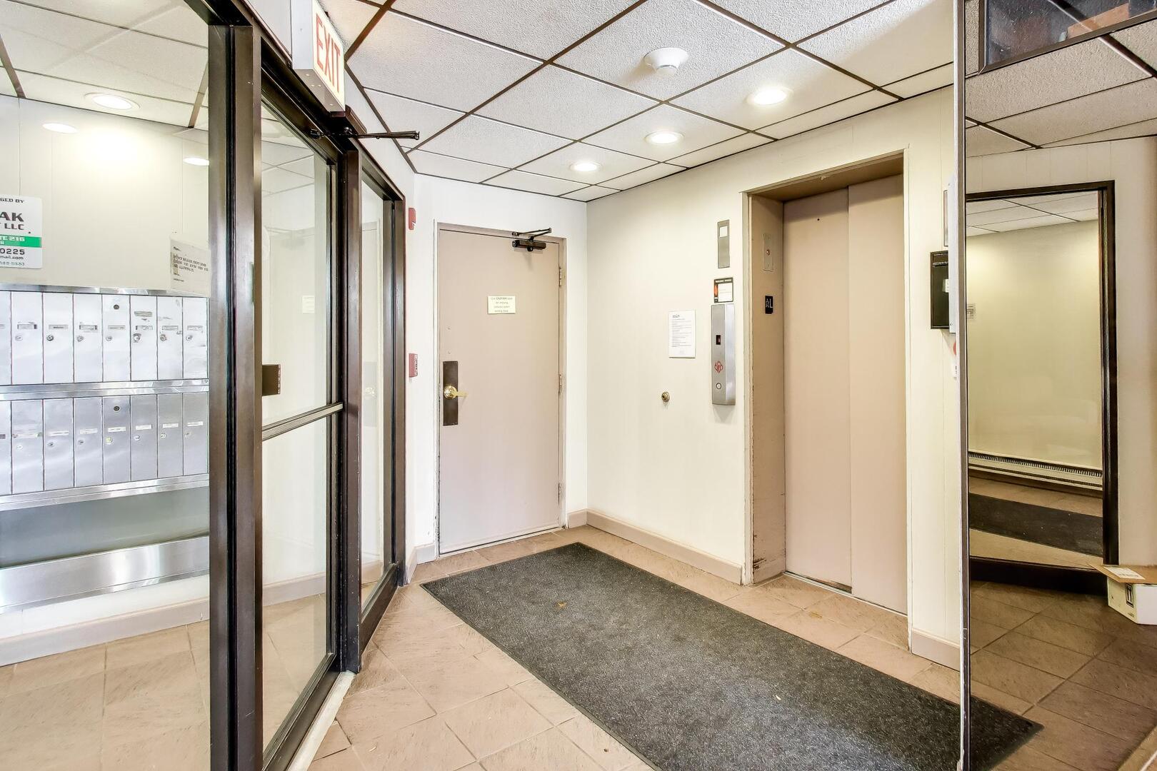 2325 N Neva Avenue 302B