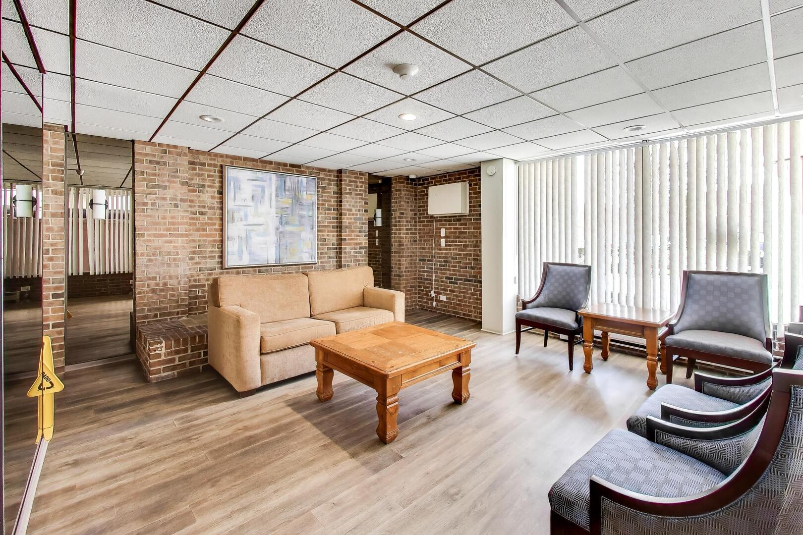 2325 N Neva Avenue 302B