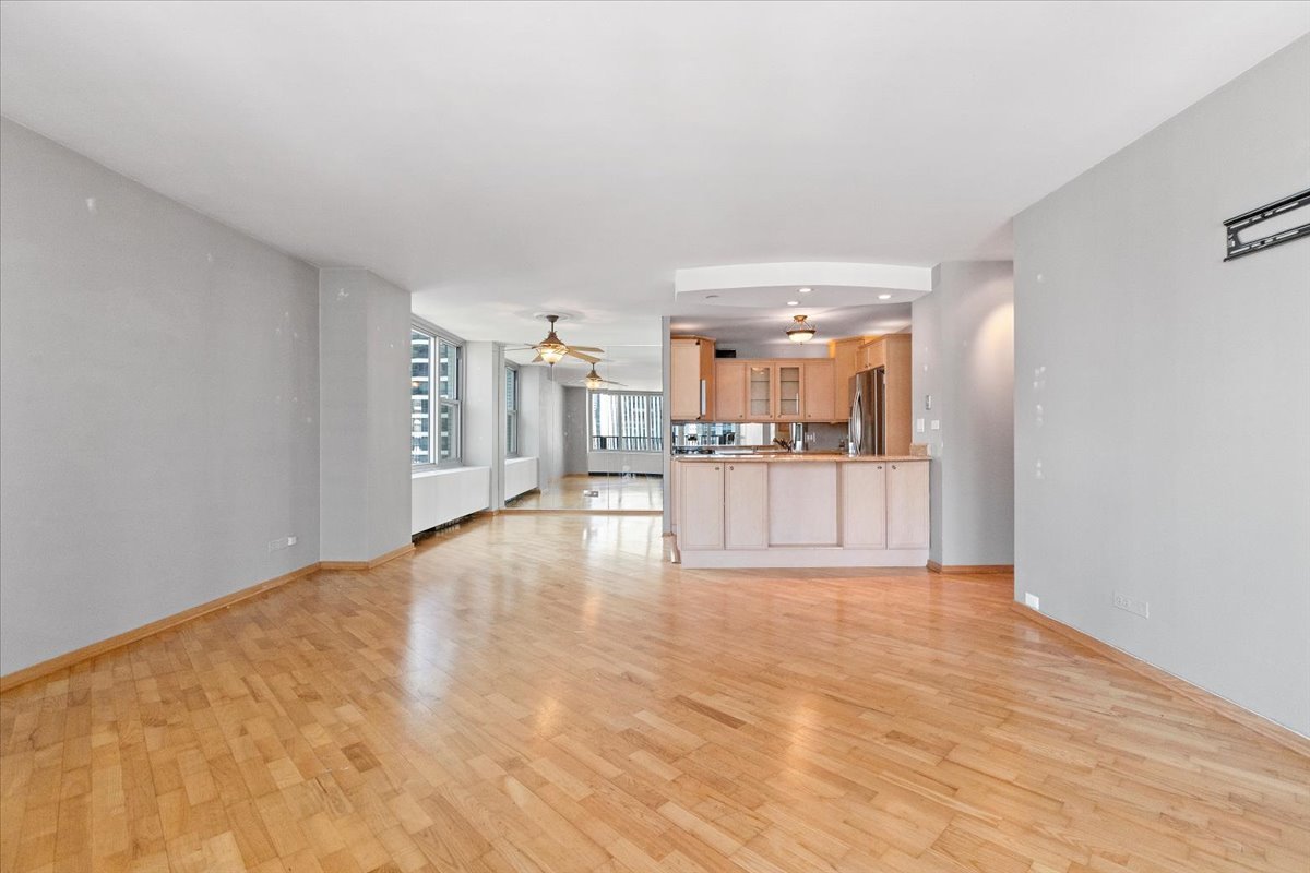 400 E RANDOLPH Street 2530