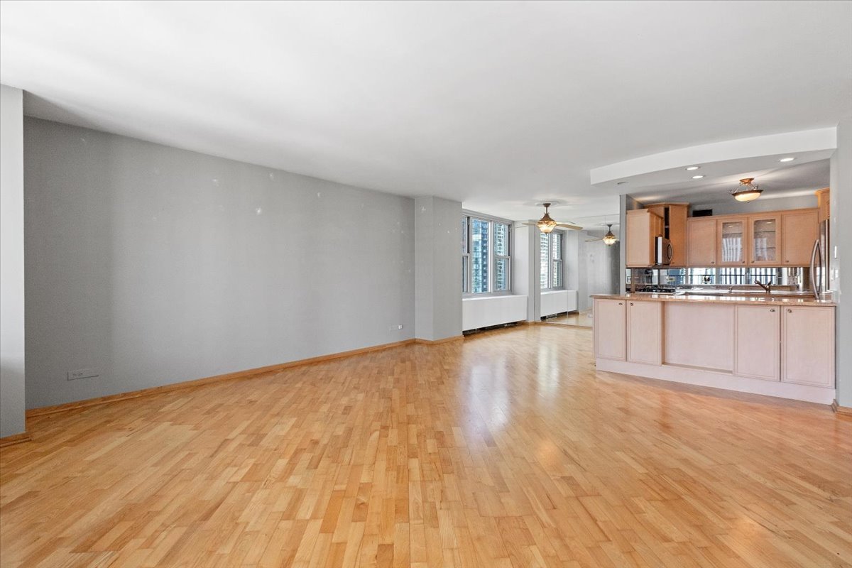 400 E RANDOLPH Street 2530