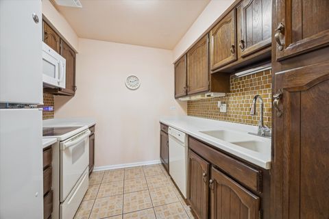 Tiny photo for 453 Raintree Drive #5A, Glen Ellyn, IL 60137 (MLS # 12502508)