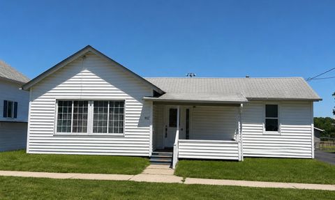 Photo of 912 Solfisburg Avenue, Aurora, IL 60505 (MLS # 12641322)