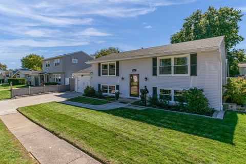 Tiny photo for 4738 19th Avenue, Moline, IL 61265 (MLS # 12777472)