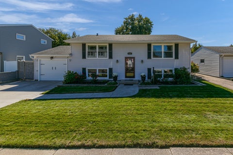 Photo of 4738 19th Avenue, Moline, IL 61265 (MLS # 12777472)