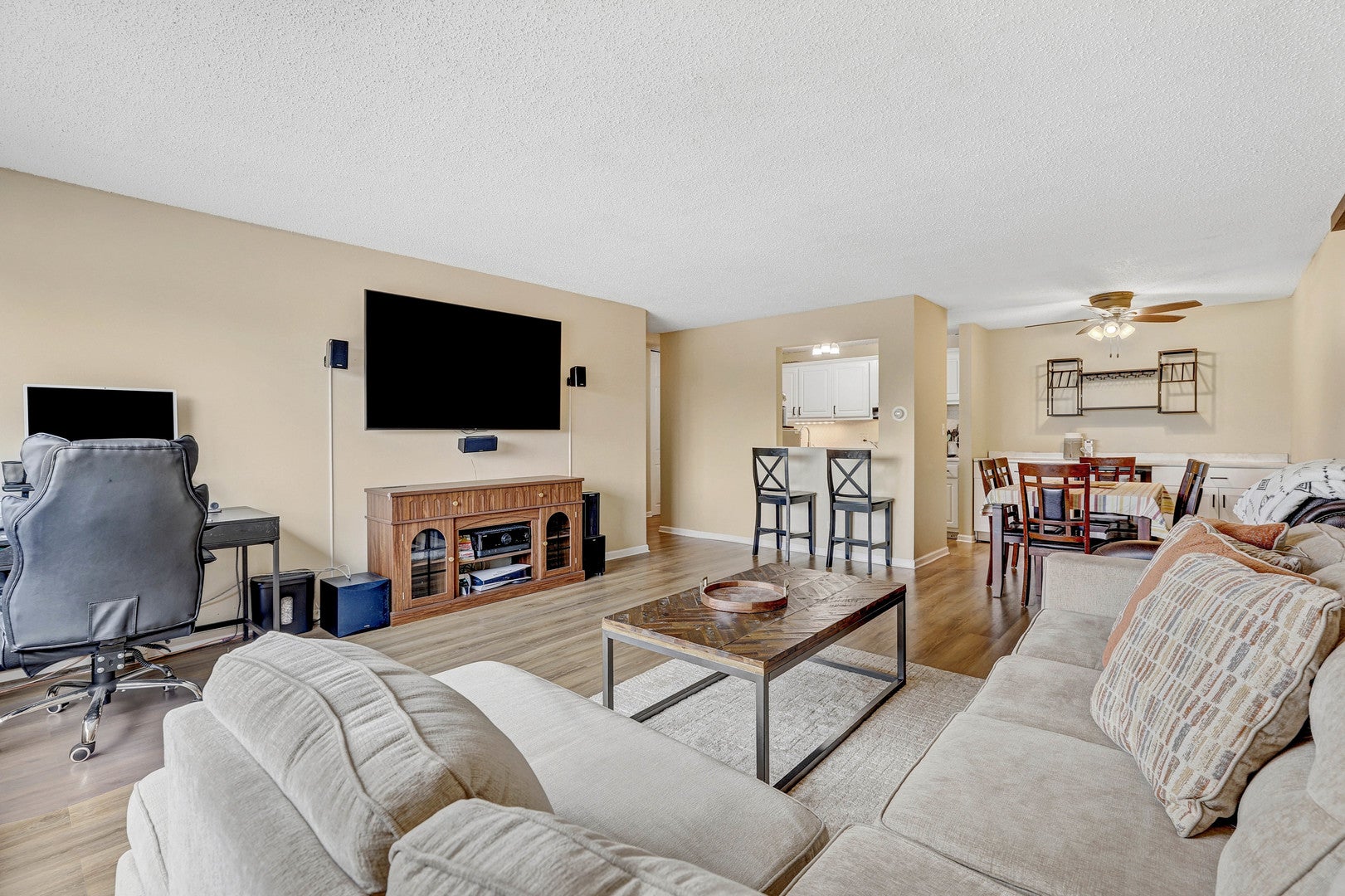 1206 S New Wilke Road 403