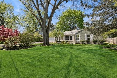 Photo of 19762 W West Shore Drive, Mundelein, IL 60060 (MLS # 12634661)