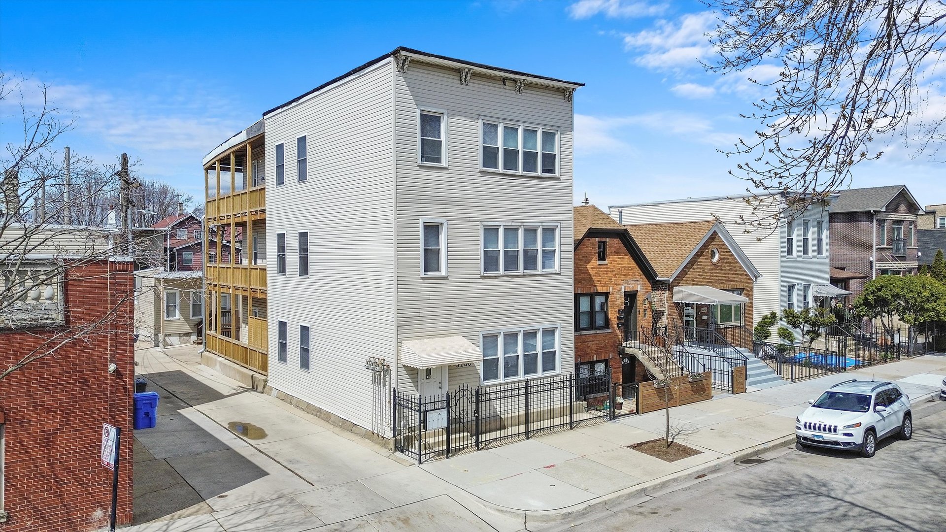 3246 S Normal Avenue