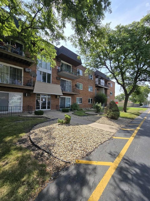 Photo of 11245 S Harlem Avenue #B1, Worth, IL 60482 (MLS # 12768274)