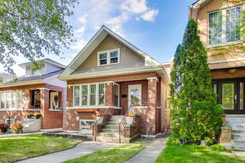 Tiny photo for 4674 N Leclaire Avenue, Chicago, IL 60630 (MLS # 12487740)