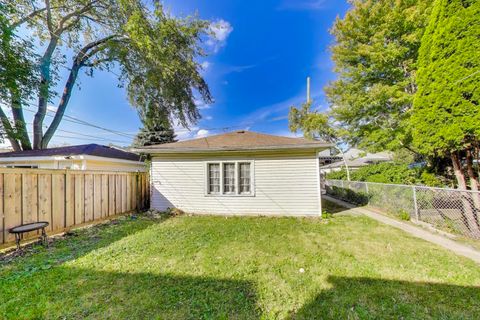 Tiny photo for 4674 N Leclaire Avenue, Chicago, IL 60630 (MLS # 12487740)