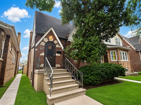 Tiny photo for 5649 N Moody Avenue, Chicago, IL 60646 (MLS # 12750993)