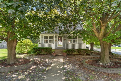 Photo of 706 Old Indian Trail, Aurora, IL 60506 (MLS # 12745326)