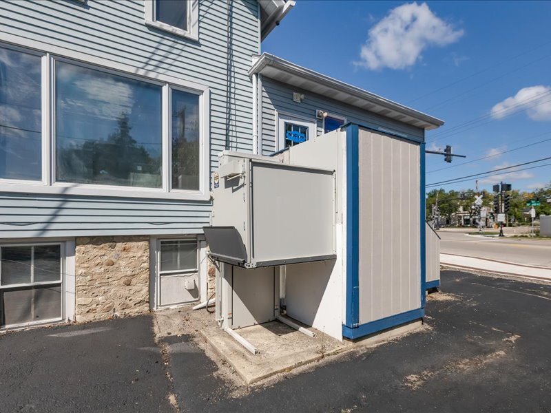 111 W Railroad Avenue NW