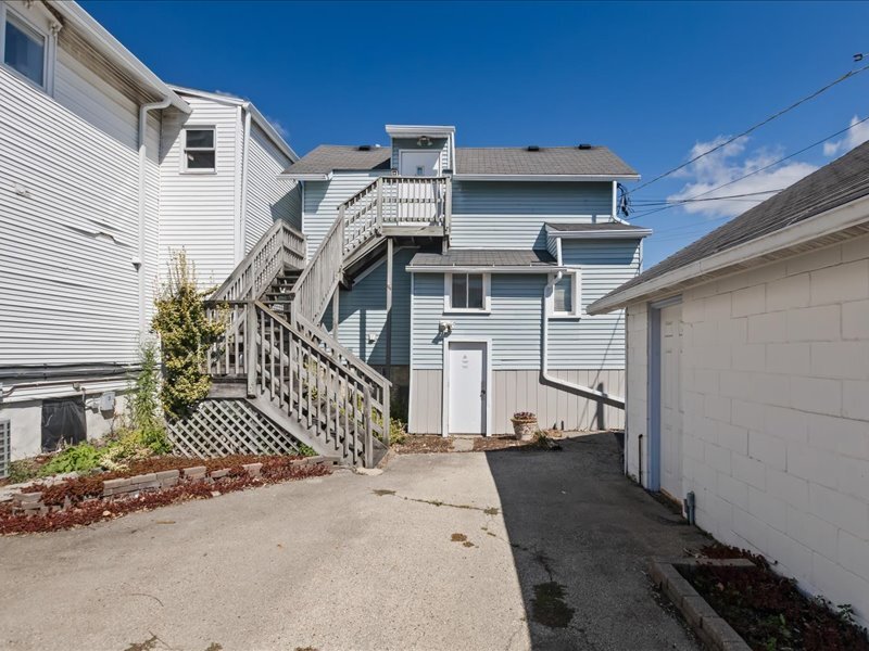 111 W Railroad Avenue NW