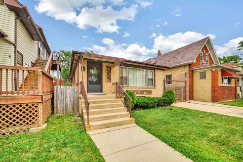 Tiny photo for 2725 N Oak Park Avenue, Chicago, IL 60707 (MLS # 12595041)
