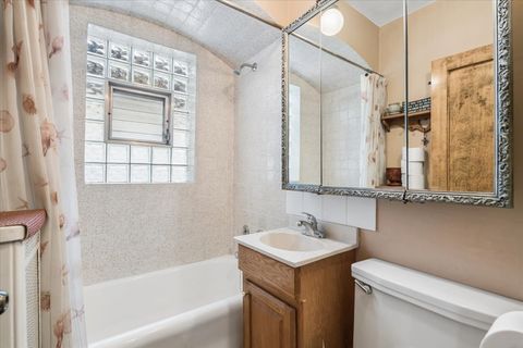 Tiny photo for 7925 W Cressett Drive, Elmwood Park, IL 60707 (MLS # 12587686)