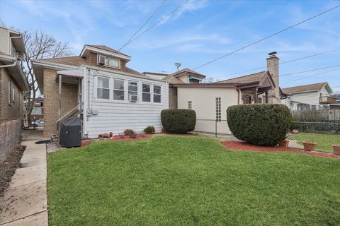 Tiny photo for 7925 W Cressett Drive, Elmwood Park, IL 60707 (MLS # 12587686)