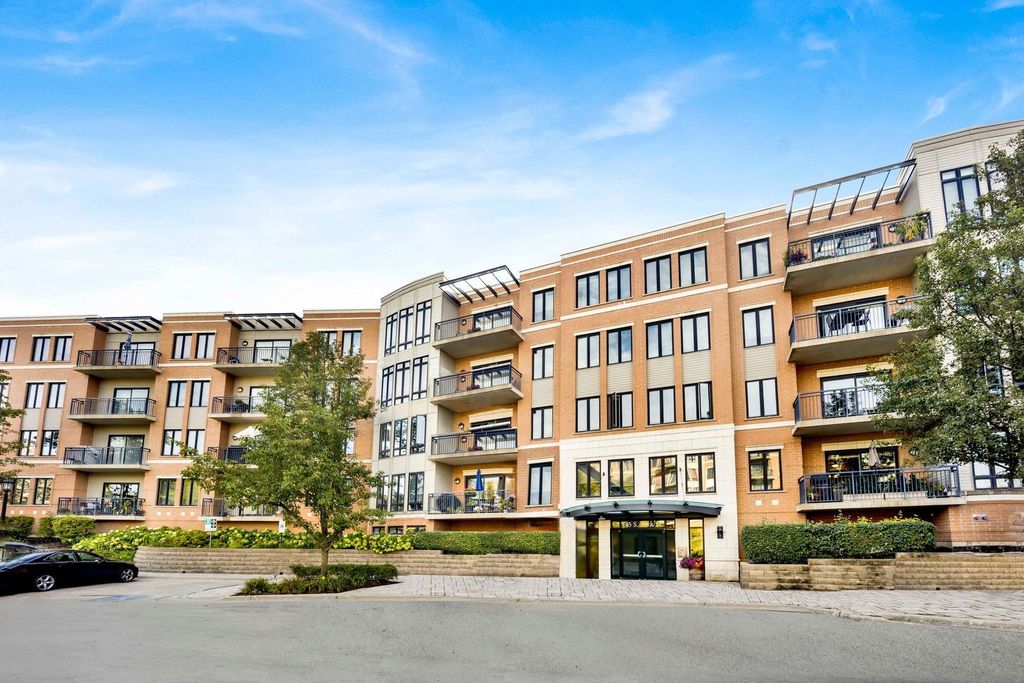 Photo for 145 S York Street #322, Elmhurst, IL 60126 (MLS # 12495430)