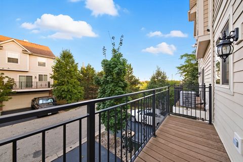 Tiny photo for 1544 Lakeridge Court, Mundelein, IL 60060 (MLS # 12479107)