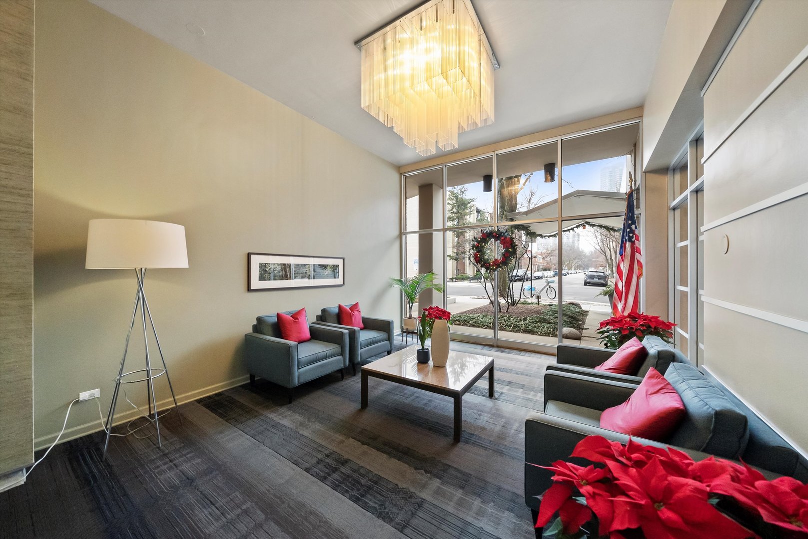 555 W Cornelia Avenue 1401