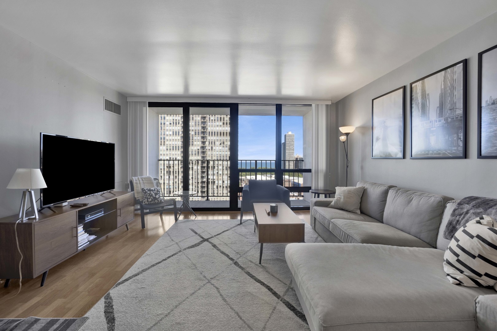 1636 N Wells Street 1605