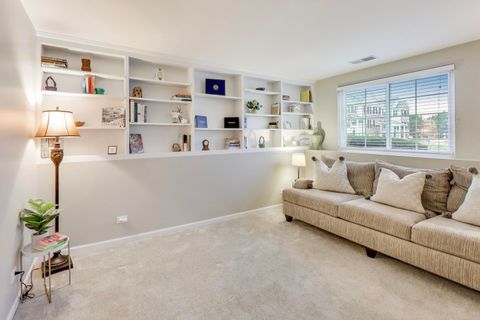 Tiny photo for 2200 Neubauer Circle, Lindenhurst, IL 60046 (MLS # 12514340)