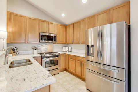 Tiny photo for 2200 Neubauer Circle, Lindenhurst, IL 60046 (MLS # 12514340)