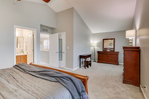 Tiny photo for 2200 Neubauer Circle, Lindenhurst, IL 60046 (MLS # 12514340)