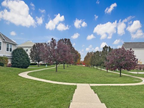 Tiny photo for 2200 Neubauer Circle, Lindenhurst, IL 60046 (MLS # 12514340)