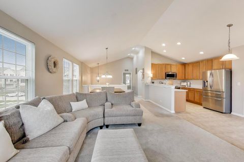 Tiny photo for 2200 Neubauer Circle, Lindenhurst, IL 60046 (MLS # 12514340)