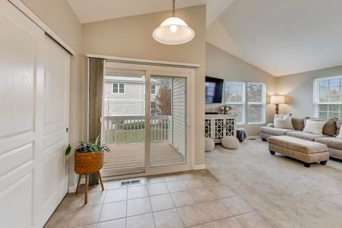 Tiny photo for 2200 Neubauer Circle, Lindenhurst, IL 60046 (MLS # 12514340)