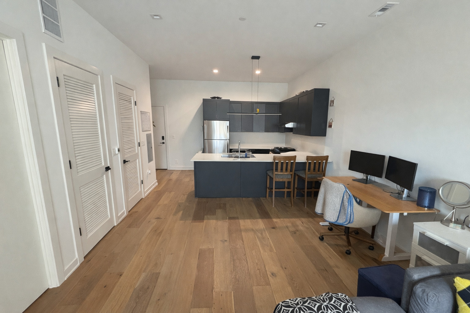 4513 N CLARK Street 203