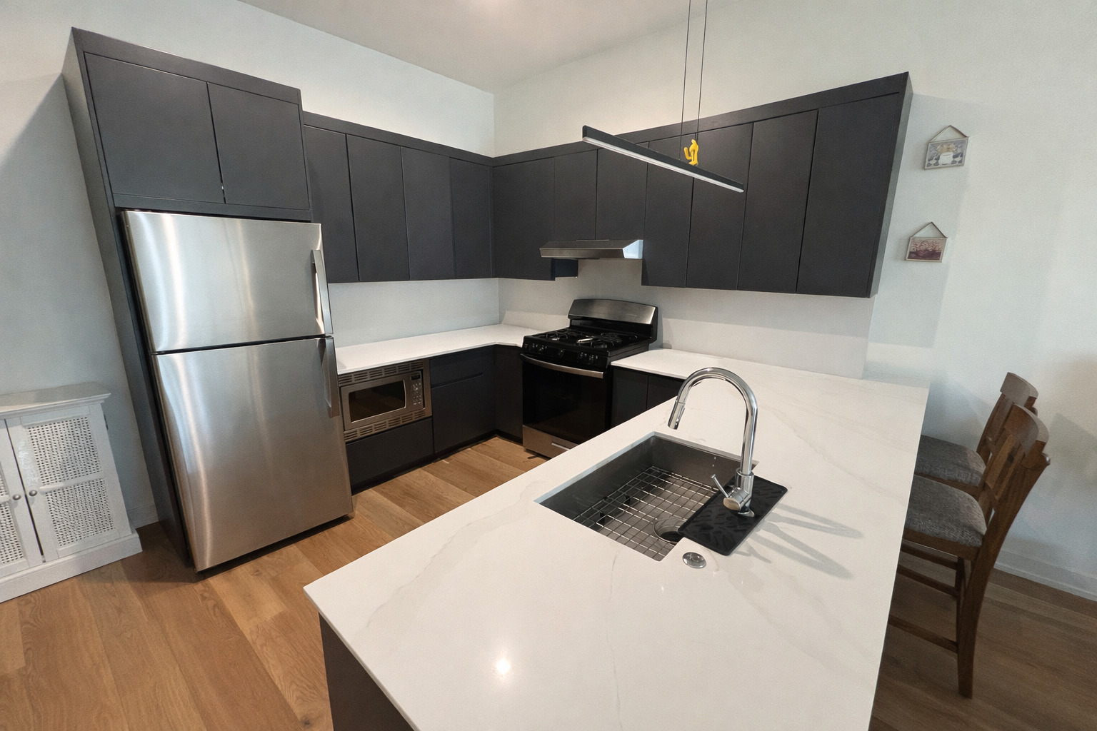 4513 N CLARK Street 203
