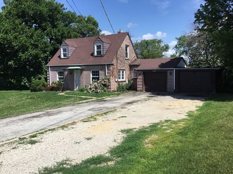 Photo of 206 E Camp Mcdonald Road, Prospect Heights, IL 60070 (MLS # 12405114)