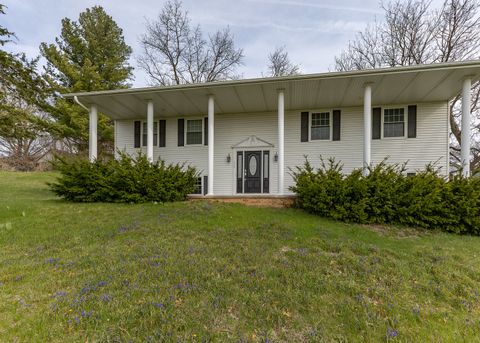 Photo of 25 Oak Grove Road, Geneseo, IL 61254 (MLS # 12621377)