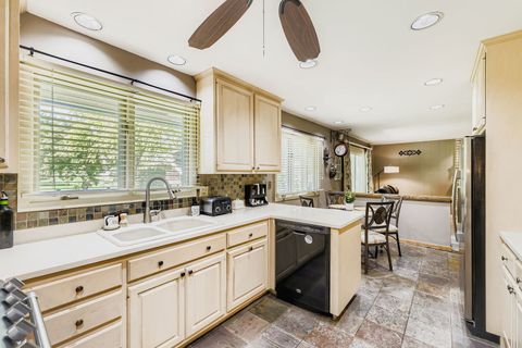 Tiny photo for 136 Caryville Lane, Schaumburg, IL 60193 (MLS # 12607548)