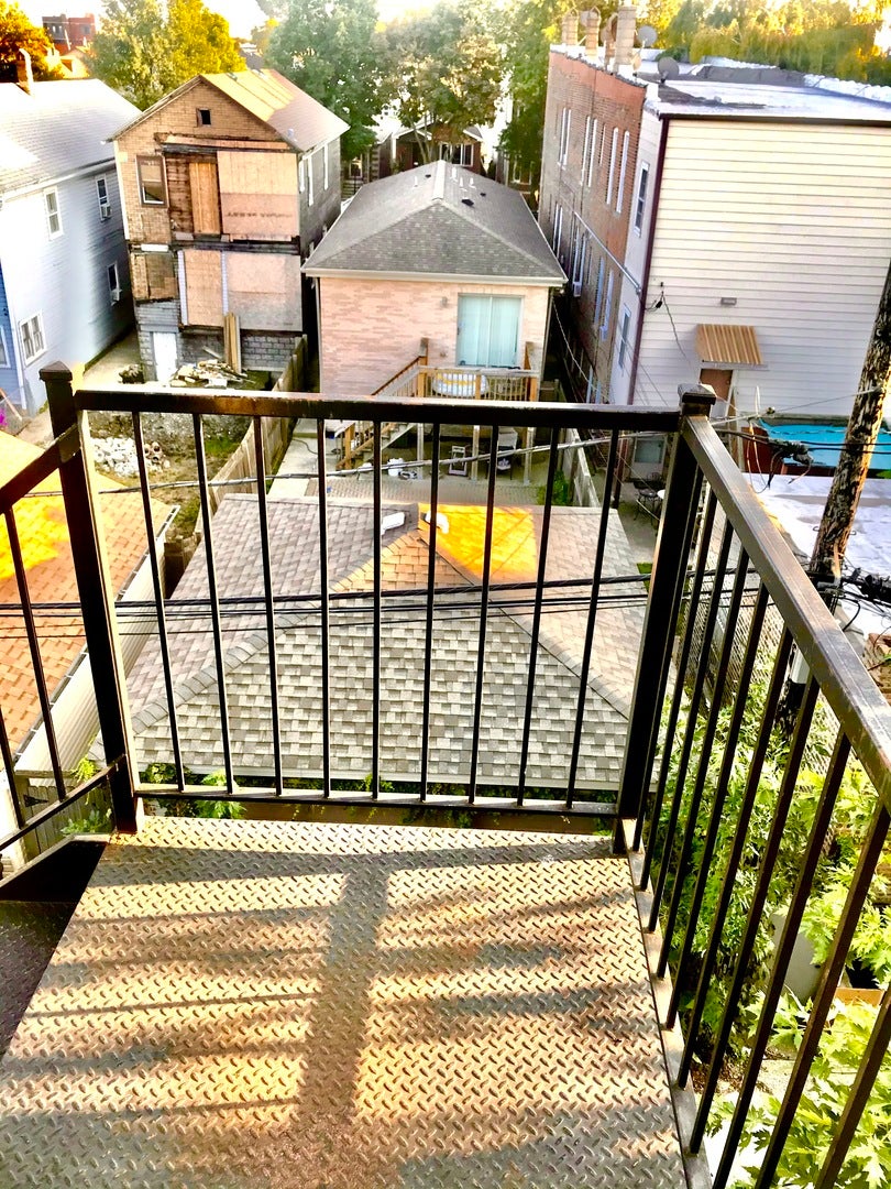 937 W 33rd Place 3F