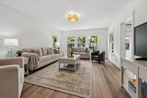 Tiny photo for 904 HAYES Avenue, Oak Park, IL 60302 (MLS # 12635309)