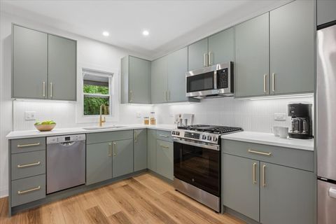 Tiny photo for 904 HAYES Avenue, Oak Park, IL 60302 (MLS # 12635309)
