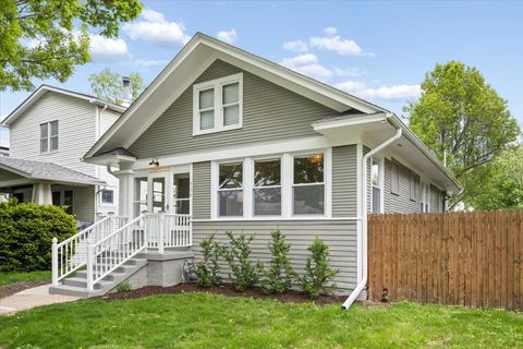 Photo of 904 HAYES Avenue, Oak Park, IL 60302 (MLS # 12635309)