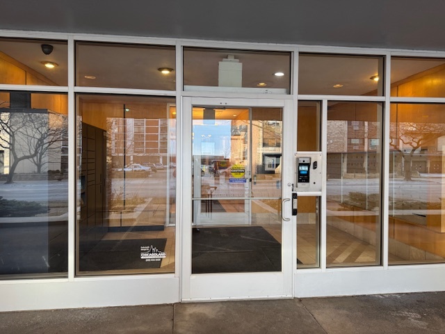 6118 N Sheridan Road 407