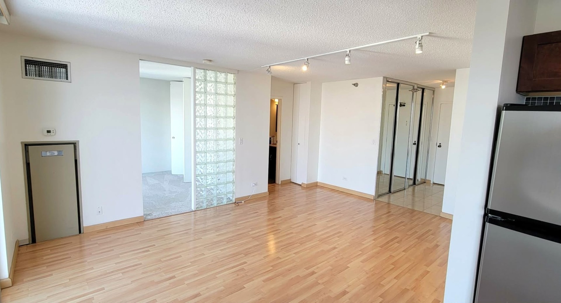 1212 N Lasalle Street 2204