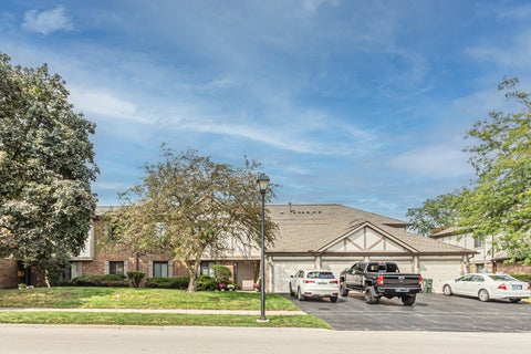 Tiny photo for 1010 E Nichols Road #8, Palatine, IL 60074 (MLS # 12755774)