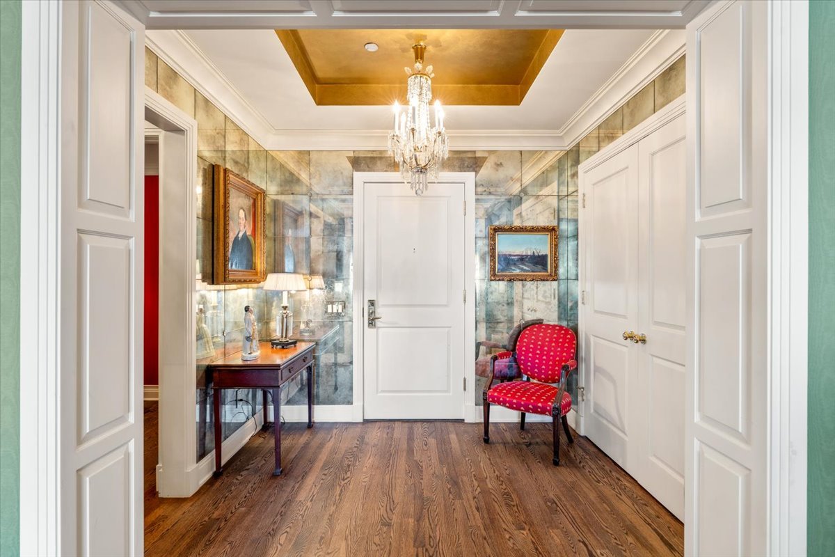 800 N Michigan Avenue 5501
