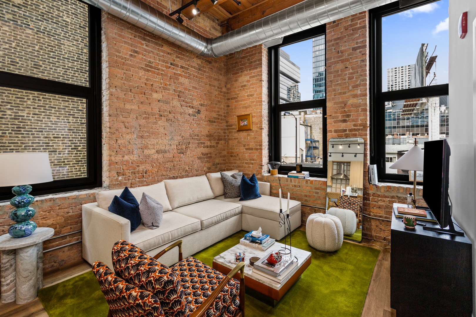 153 W Ohio Street 401