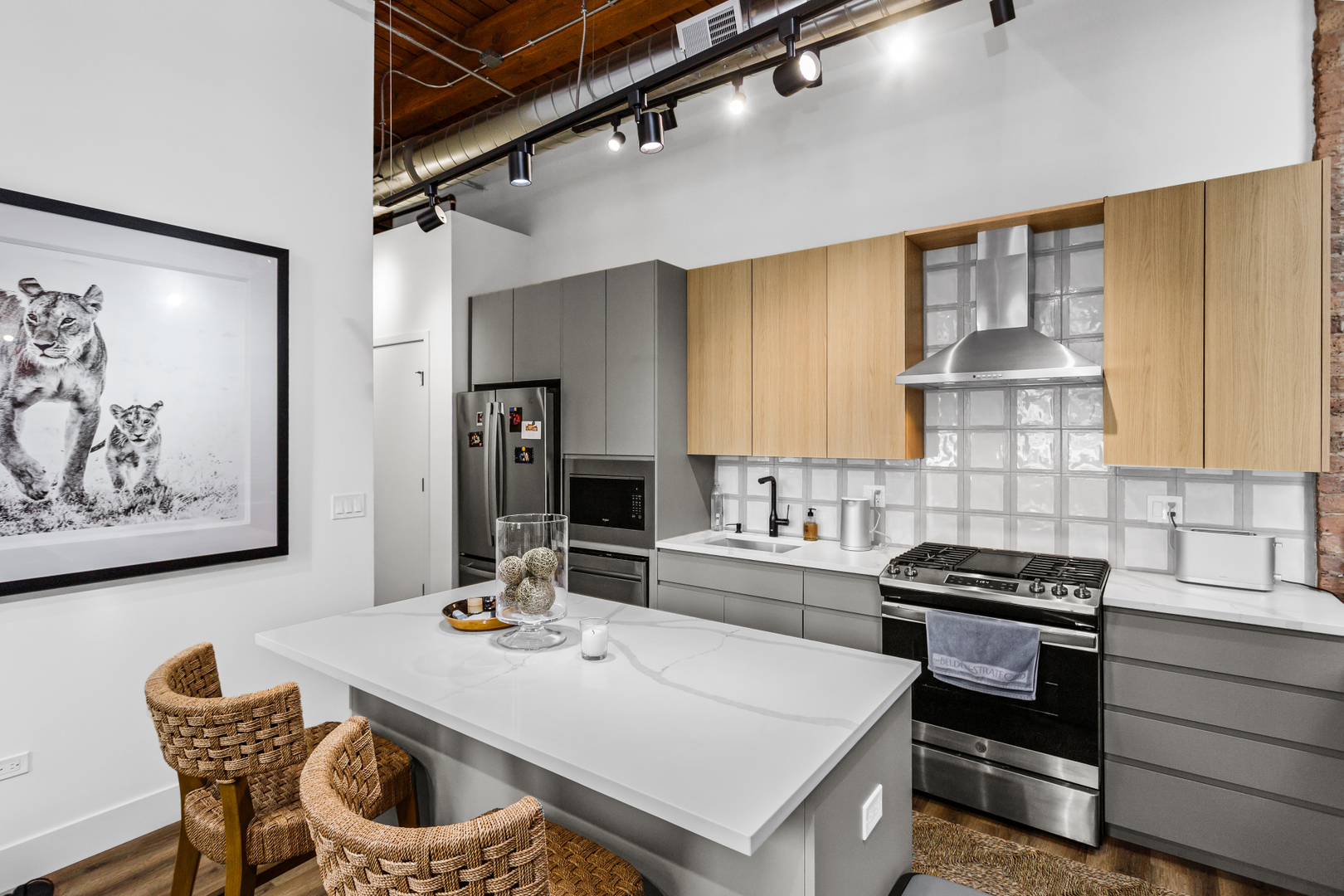 153 W Ohio Street 401