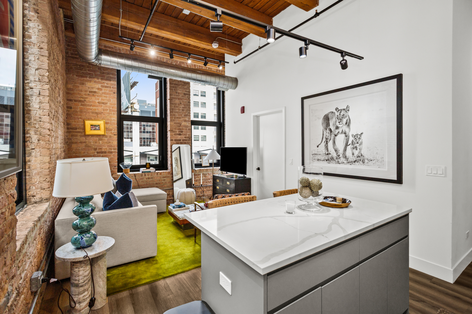 153 W Ohio Street 401