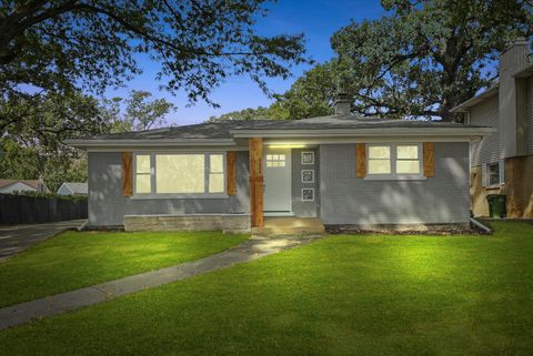 Photo of 9624 W Shore Drive, Oak Lawn, IL 60453 (MLS # 12508116)